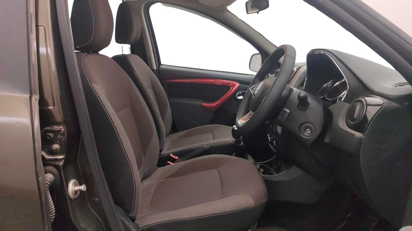 2021 Renault Duster RXS 1.3 TURBO PETROL MT, Petrol, Manual, 25,708 km, Right Side Front Door Cabin