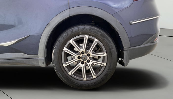 2022 Mahindra XUV700 AX 7 LUXURY D MT 7 STR, Diesel, Manual, 39,656 km, Left Rear Wheel