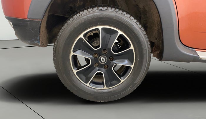 2017 Renault Duster 110 PS RXZ 4X2 AMT DIESEL, Diesel, Automatic, 1,41,803 km, Right Rear Wheel