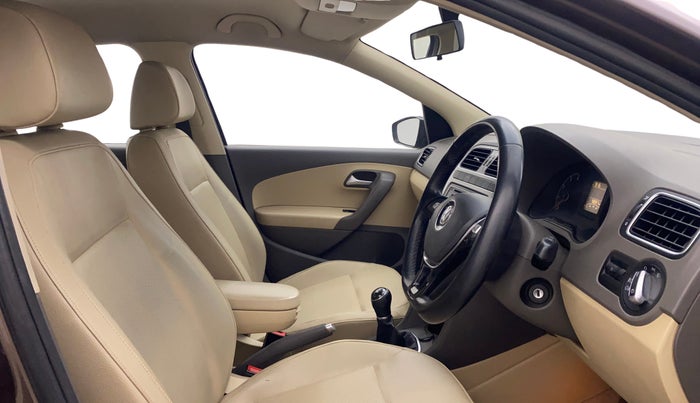 2015 Volkswagen Vento HIGHLINE 1.6 MPI, Petrol, Manual, 98,835 km, Right Side Front Door Cabin