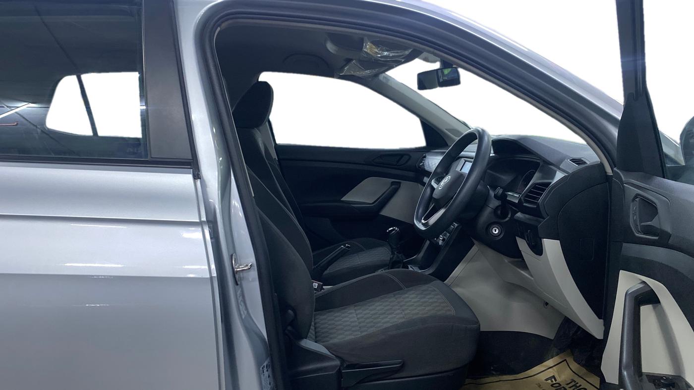 2024 Volkswagen TAIGUN COMFORTLINE 1.0 TSI MT, Petrol, Manual, 33,732 km, Right Side Front Door Cabin