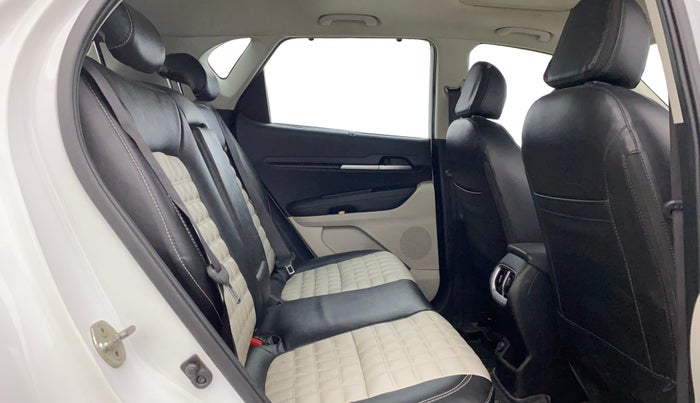 2022 KIA SONET HTX 1.0 IMT, Petrol, Manual, 35,032 km, Right Side Rear Door Cabin