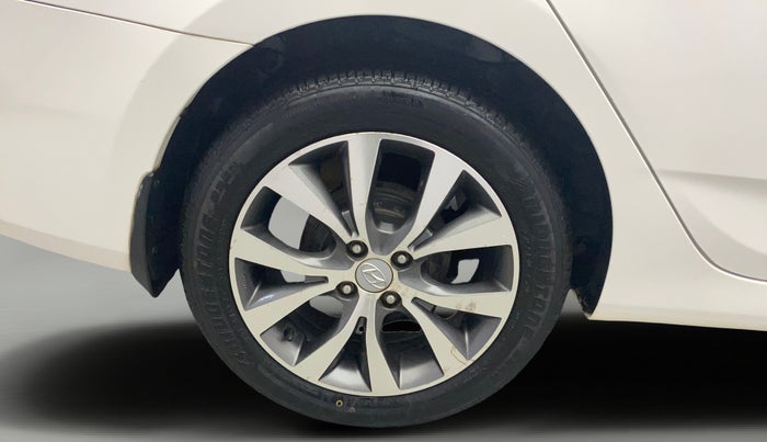 2016 Hyundai Verna 1.6 VTVT SX, Petrol, Manual, 98,255 km, Right Rear Wheel