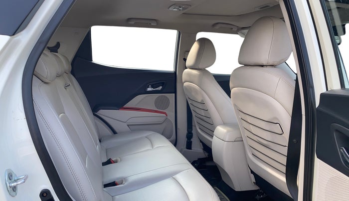 2021 Mahindra XUV300 W8 (O) 1.5 DIESEL, Diesel, Manual, 22,665 km, Right Side Rear Door Cabin