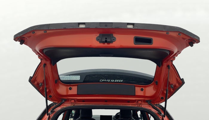 2023 Tata NEXON FEARLESS + SUNROOF DCA DUAL TONE 1.2 PETROL, Petrol, Automatic, 27,496 km, Boot Door Open