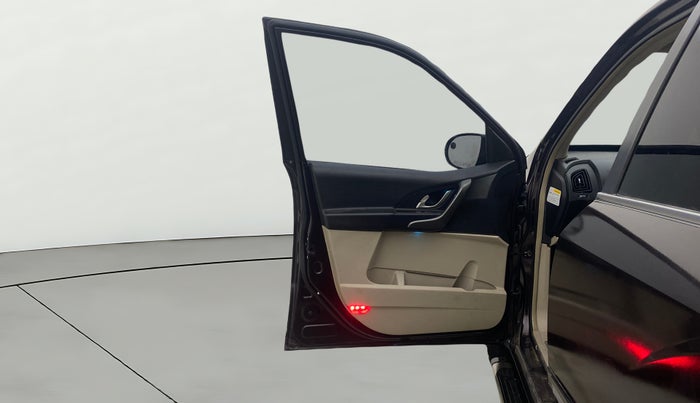 2015 Mahindra XUV500 W10, Diesel, Manual, 1,14,508 km, LHS Front Door