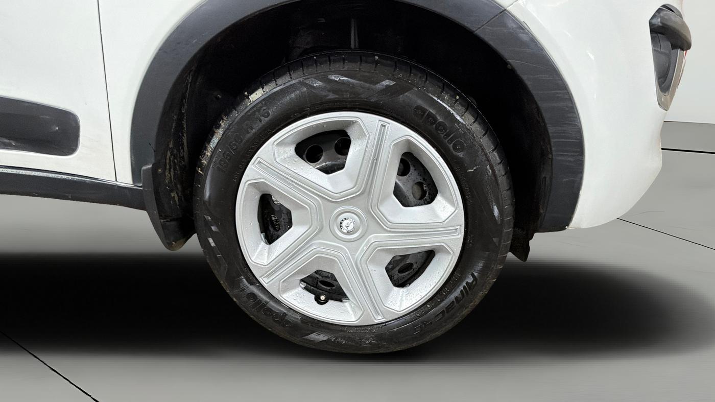 2018 Tata NEXON XM PETROL, CNG, Manual, 76,800 km, Right Front Wheel