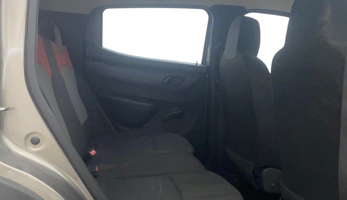 2016 Renault Kwid RXT 0.8, Petrol, Manual, 58,960 km, Right Side Rear Door Cabin