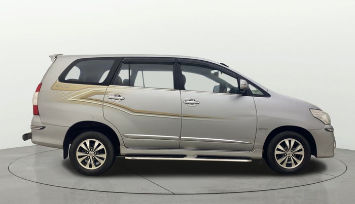 2015 Toyota Innova 2.5 VX 8 STR, Diesel, Manual, 1,02,630 km, Right Side View