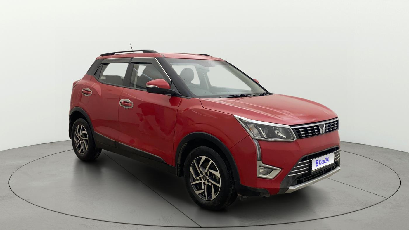 2022 Mahindra XUV300 W8 (O) 1.5 DIESEL, Diesel, Manual, 80,998 km, Right Front Diagonal
