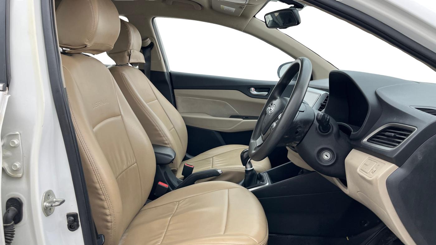 2018 Hyundai Verna 1.6 VTVT SX, Petrol, Manual, 47,710 km, Right Side Front Door Cabin