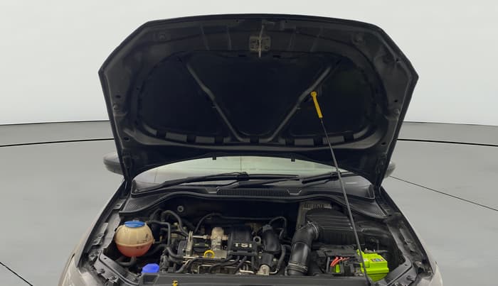 2016 Volkswagen Vento HIGHLINE PLUS 1.2 AT 16 ALLOY, Petrol, Automatic, 81,688 km, Open Bonet