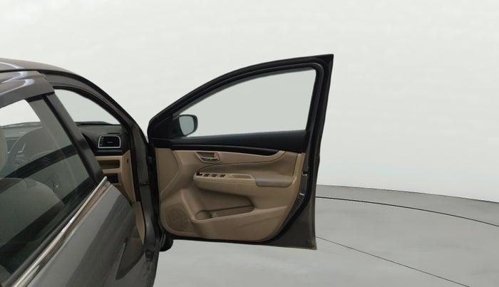 2016 Maruti Ciaz ZDI SHVS, Diesel, Manual, 72,307 km, RHS Front Door