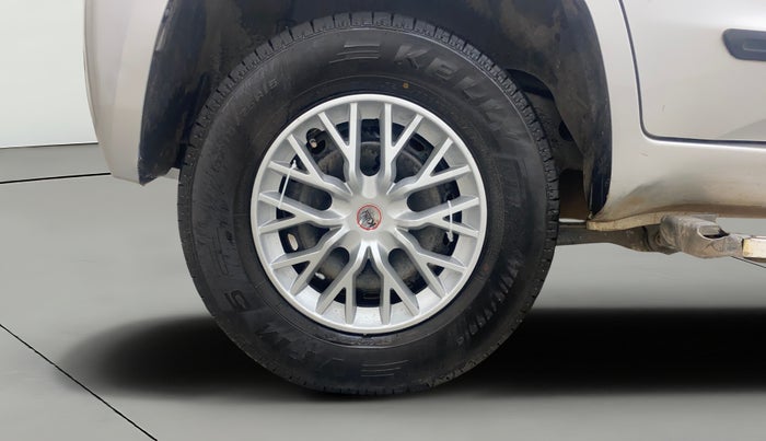 2016 Mahindra TUV300 T4 PLUS, Diesel, Manual, 1,08,591 km, Right Rear Wheel