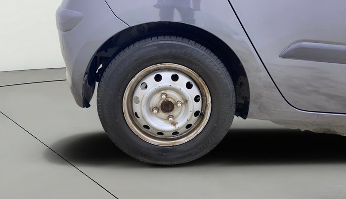 2012 Hyundai i10 MAGNA 1.1, CNG, Manual, 1,05,771 km, Right Rear Wheel