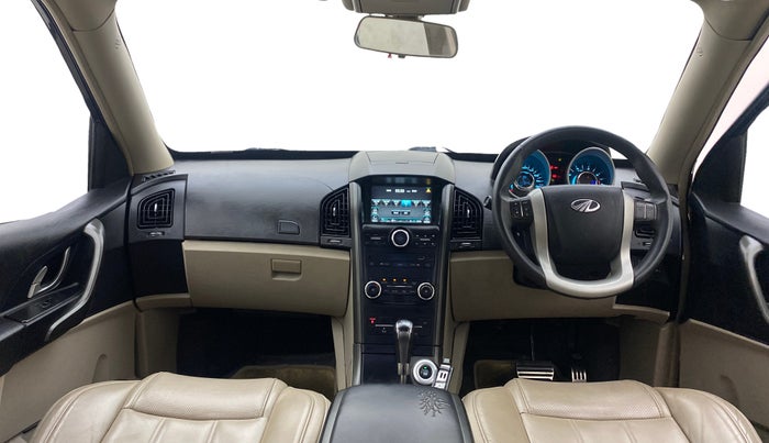 2017 Mahindra XUV500 W10 AT, Diesel, Automatic, 1,11,323 km, Dashboard