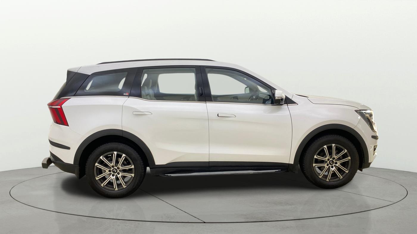 2024 Mahindra XUV700 AX 7 LUXURY P AT 7 STR, Petrol, Automatic, 24,946 km, Right Side View