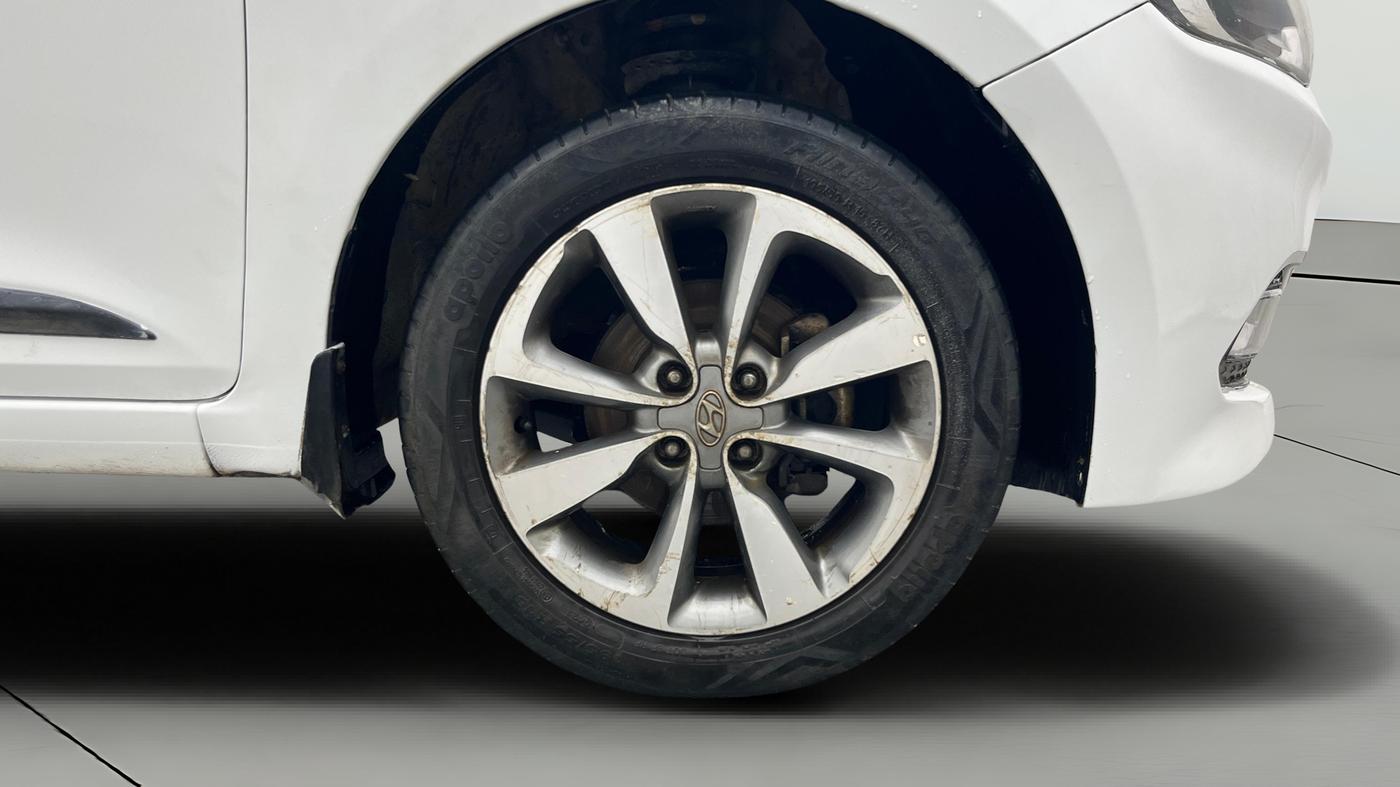 2015 Hyundai Elite i20 ASTA 1.2, Petrol, Manual, 1,03,321 km, Right Front Wheel