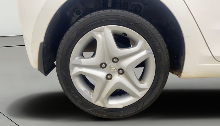 2017 Hyundai Elite i20 ASTA 1.2, Petrol, Manual, 1,06,073 km, Right Rear Wheel