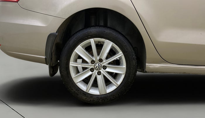 2017 Volkswagen Vento HIGHLINE PETROL AT, Petrol, Automatic, 75,987 km, Right Rear Wheel