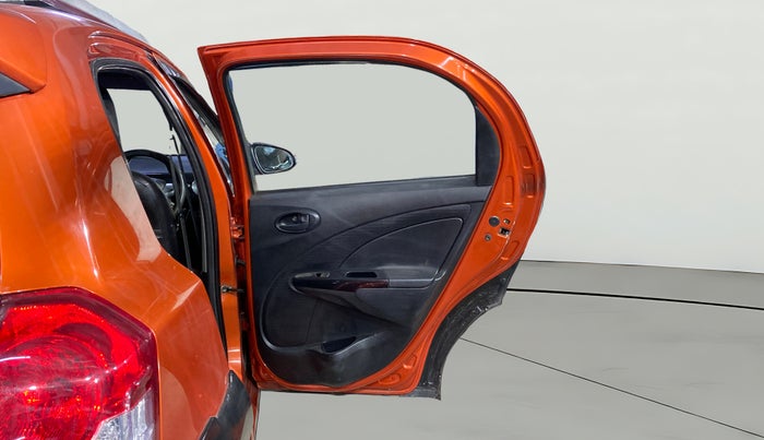 2017 Toyota Etios CROSS 1.2 G, Petrol, Manual, 1,09,423 km, RHS Rear Door