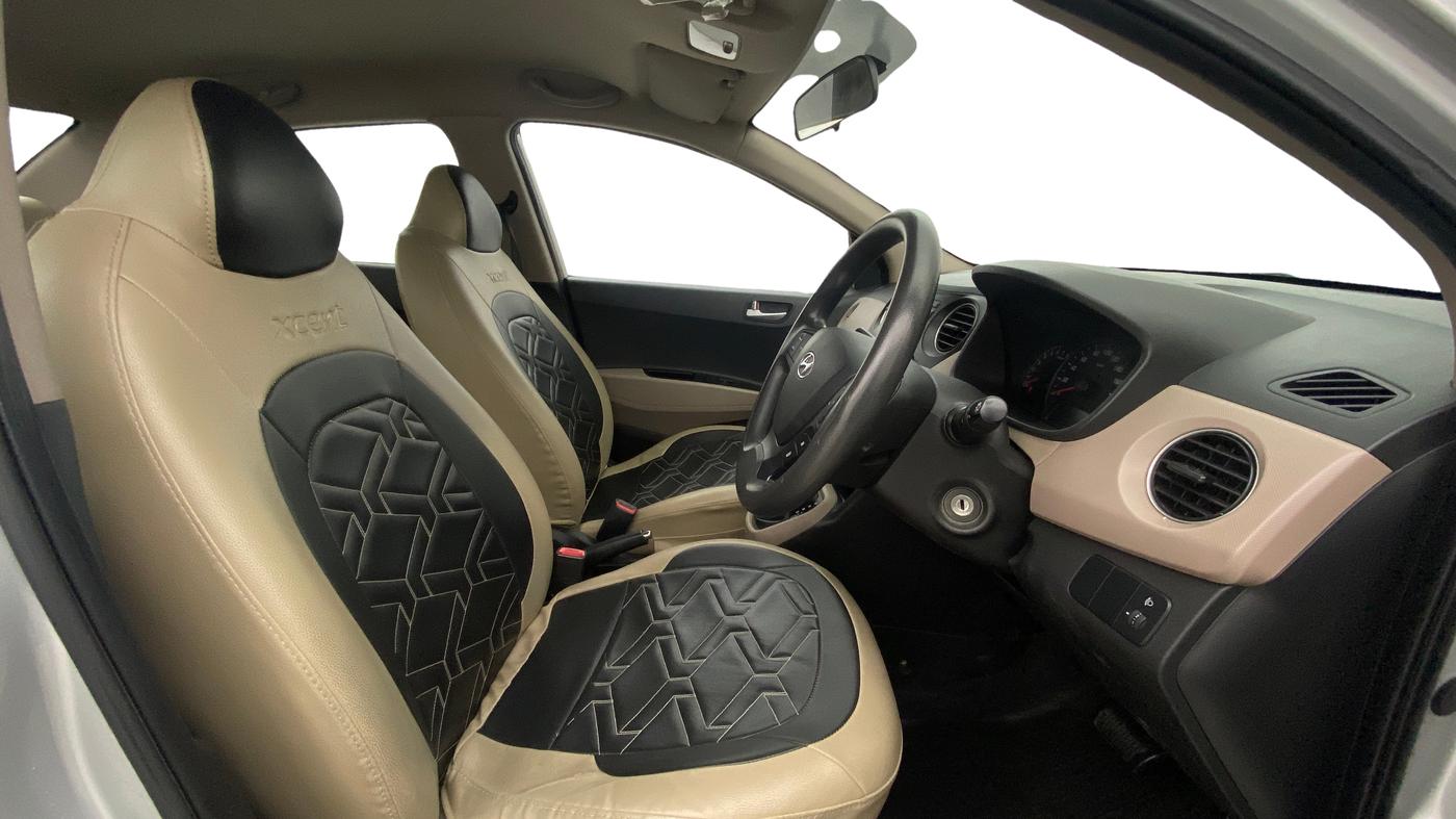 2016 Hyundai Xcent S AT 1.2, Petrol, Automatic, 52,964 km, Right Side Front Door Cabin