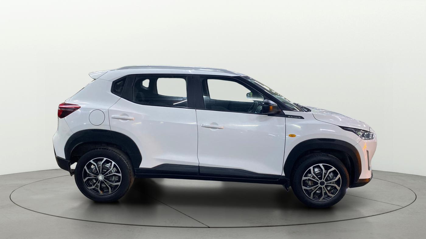 2024 Nissan MAGNITE XE, Petrol, Manual, 7,930 km, Right Side View