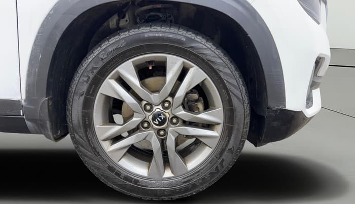2020 KIA SELTOS HTX 1.5 PETROL, Petrol, Manual, 1,10,688 km, Right Front Wheel