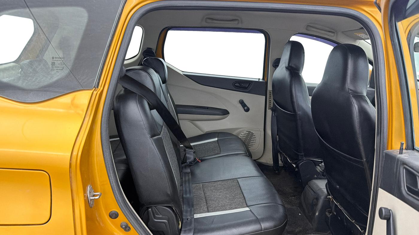 2020 Renault TRIBER RXL MT, Petrol, Manual, 68,082 km, Right Side Rear Door Cabin