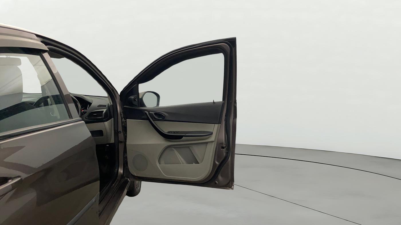 2019 Tata Tiago XZ DIESEL, Diesel, Manual, 1,16,238 km, RHS Front Door