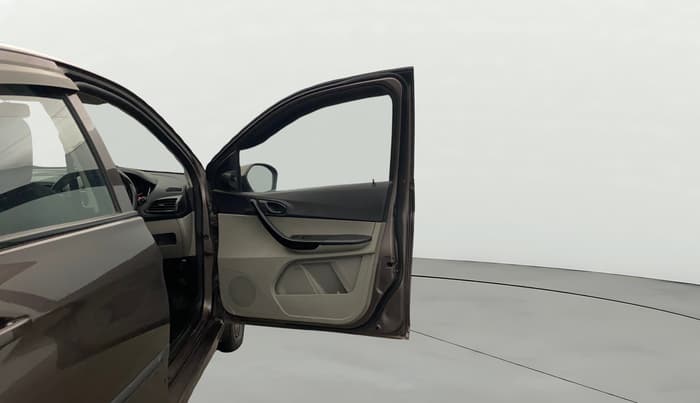 2019 Tata Tiago XZ DIESEL, Diesel, Manual, 1,16,238 km, RHS Front Door