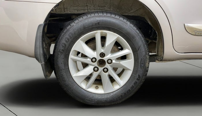 2016 Toyota Innova Crysta 2.7 GX 8 STR, Petrol, Manual, 63,854 km, Right Rear Wheel