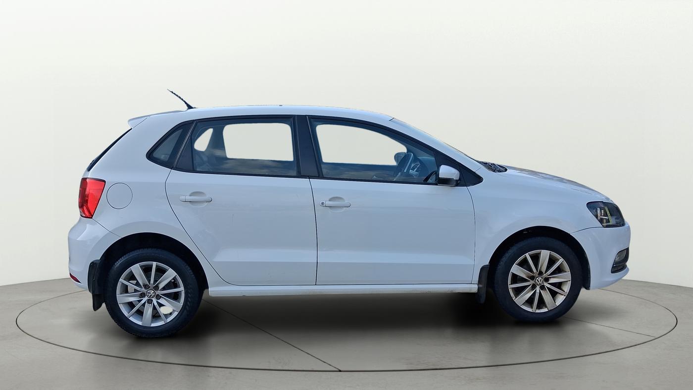 2016 Volkswagen Polo HIGHLINE1.2L, Petrol, Manual, 1,07,443 km, Right Side View