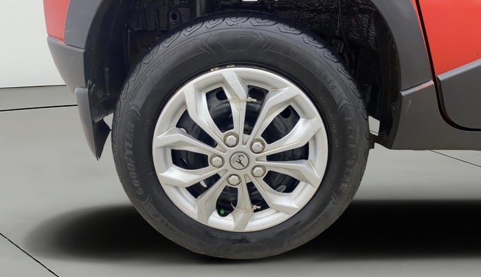 2016 Mahindra Kuv100 K6 PLUS D 5 STR, Diesel, Manual, 1,06,256 km, Right Rear Wheel