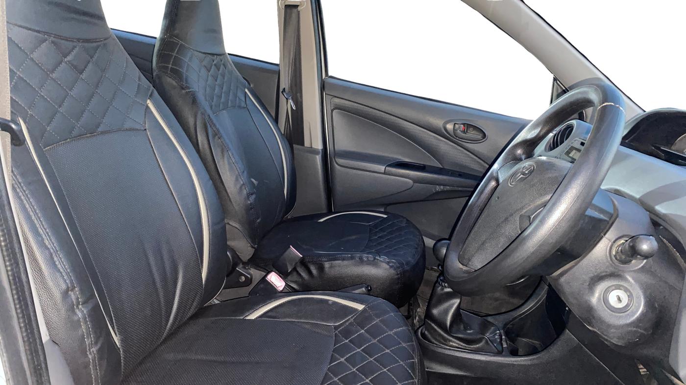 2012 Toyota Etios Liva GD, Diesel, Manual, 1,24,277 km, Right Side Front Door Cabin