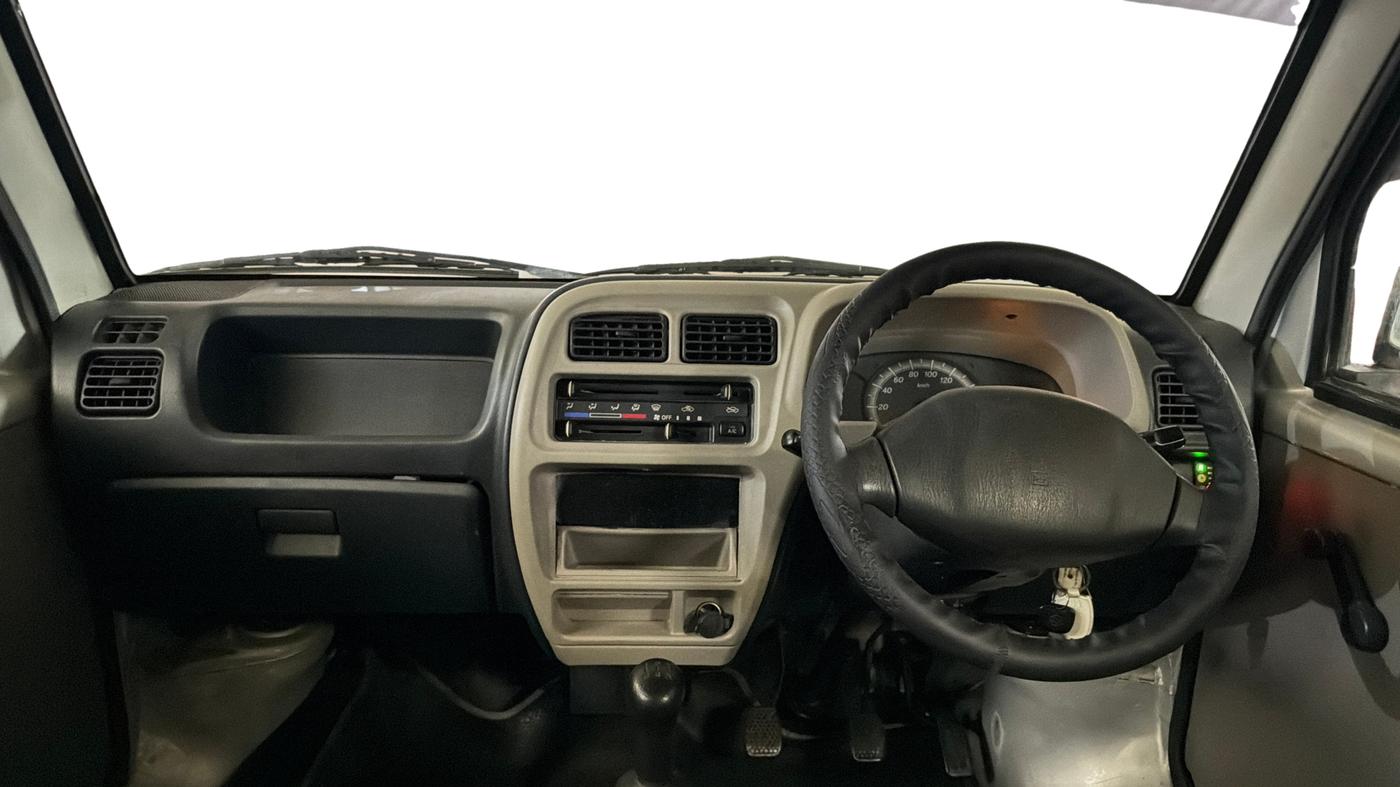 2016 Maruti Eeco 5 STR WITH A/C+HTR CNG, CNG, Manual, 47,578 km, Dashboard
