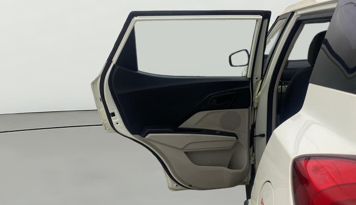 2019 Mahindra XUV300 W6 1.5 DIESEL, Diesel, Manual, 1,09,569 km, LHS Rear Door