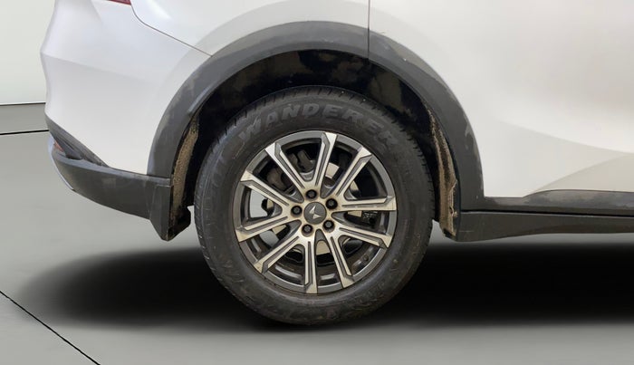 2021 Mahindra XUV700 AX 7 P AT 7 STR, Petrol, Automatic, 60,237 km, Right Rear Wheel