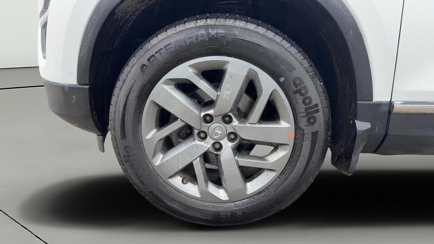 2022 Tata Safari XT PLUS, Diesel, Manual, 94,541 km, Left Front Wheel
