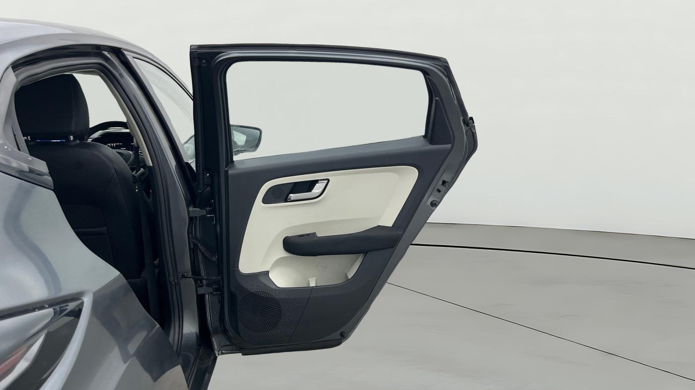 2021 Tata ALTROZ XZ PLUS PETROL, Petrol, Manual, 77,847 km, RHS Rear Door