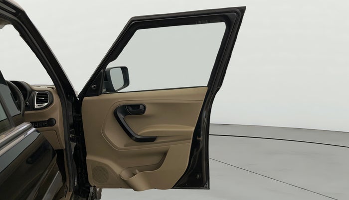 2022 Mahindra BOLERO NEO N 8, Diesel, Manual, 93,881 km, RHS Front Door