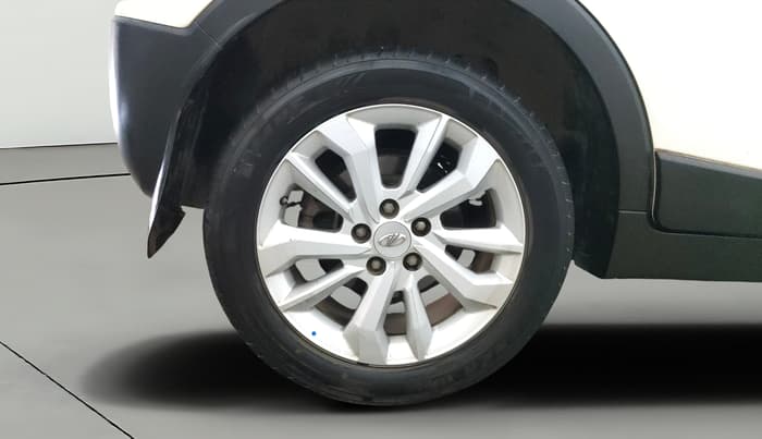 2022 Mahindra XUV300 W8 1.2 PETROL, Petrol, Manual, 39,574 km, Right Rear Wheel
