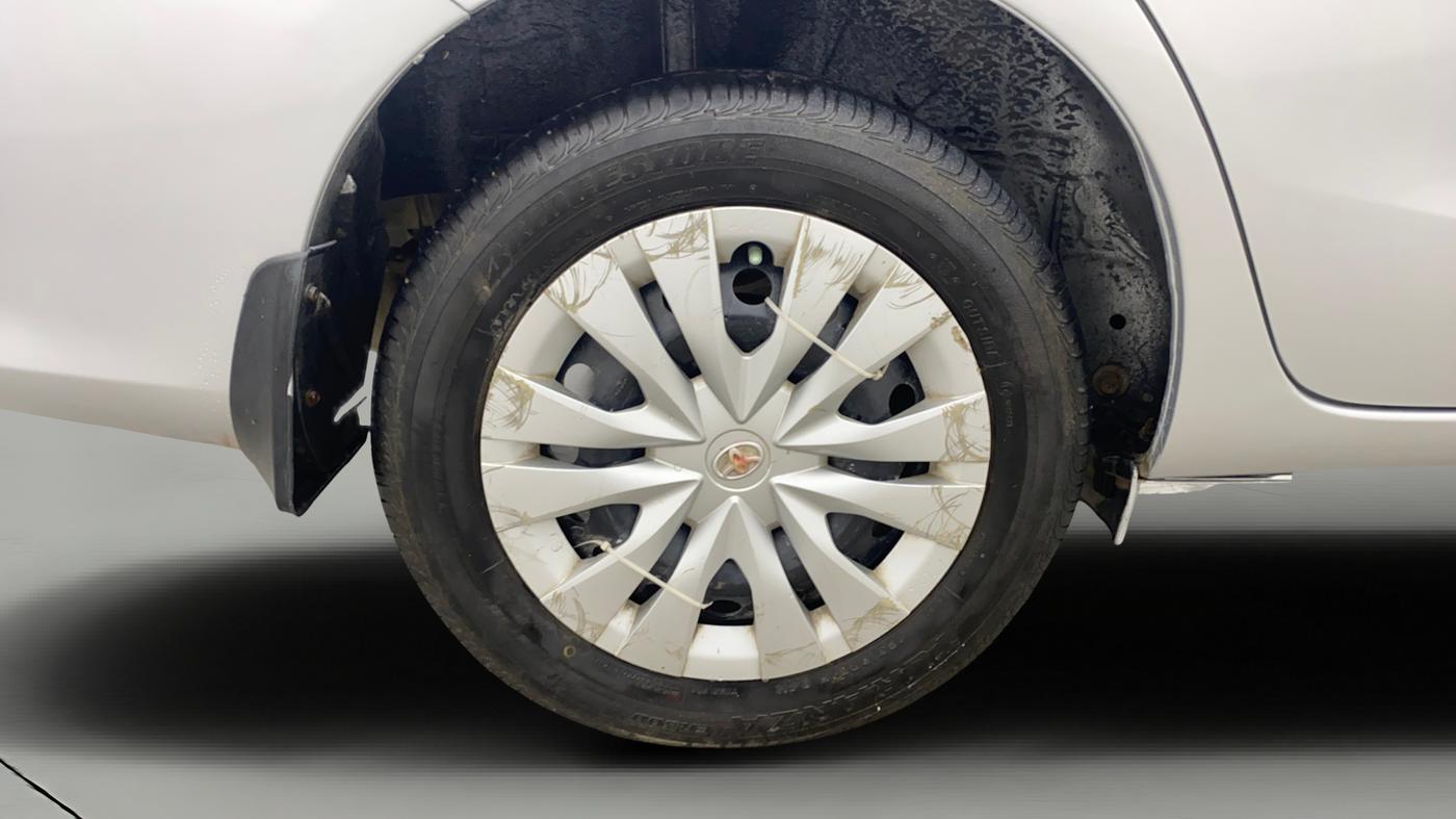 2019 Toyota YARIS J MT, Petrol, Manual, 1,27,430 km, Right Rear Wheel