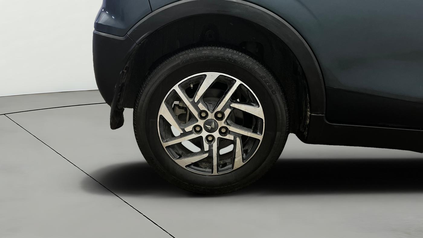2024 Mahindra XUV300 W6 1.2 PETROL, Petrol, Manual, 19,182 km, Right Rear Wheel