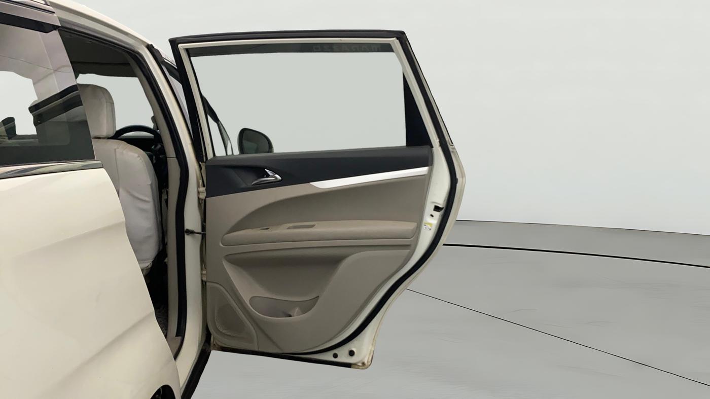 2019 Mahindra MARAZZO M6 7 STR, Diesel, Manual, 94,253 km, RHS Rear Door