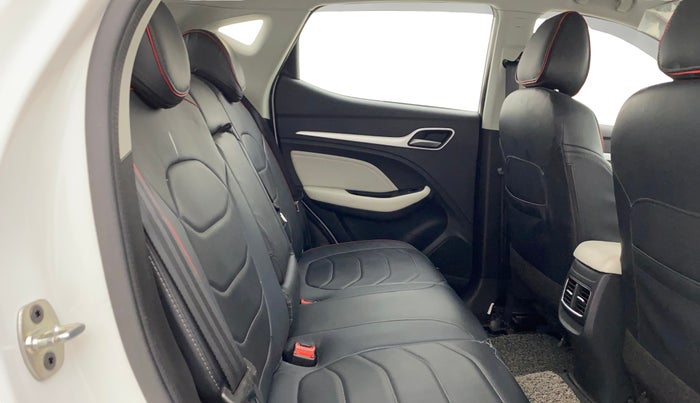 2023 MG ASTOR STYLE 1.5 MT, Petrol, Manual, 30,803 km, Right Side Rear Door Cabin
