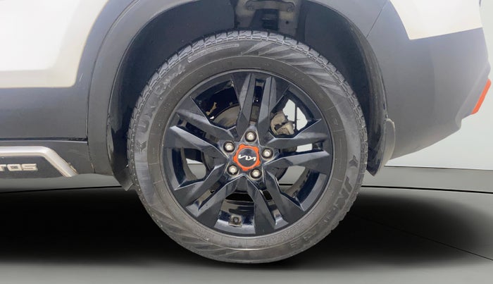 2021 KIA SELTOS HTX ANNIVERSARY EDITION 1.5 PETROL, Petrol, Manual, 1,06,571 km, Left Rear Wheel