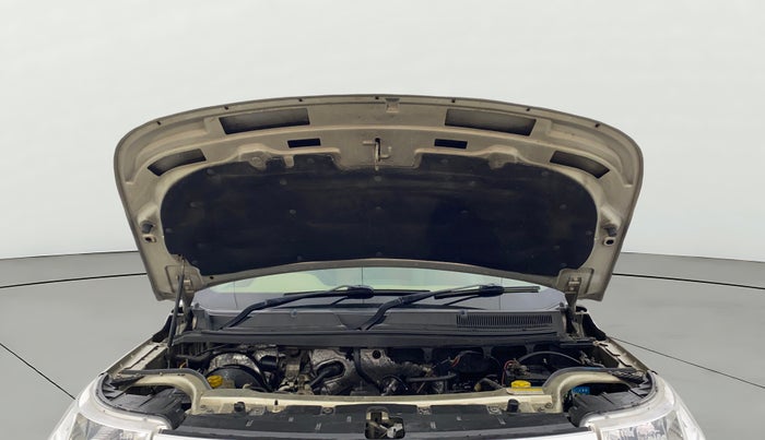 2016 Mahindra TUV300 T8, Diesel, Manual, 1,05,275 km, Open Bonet