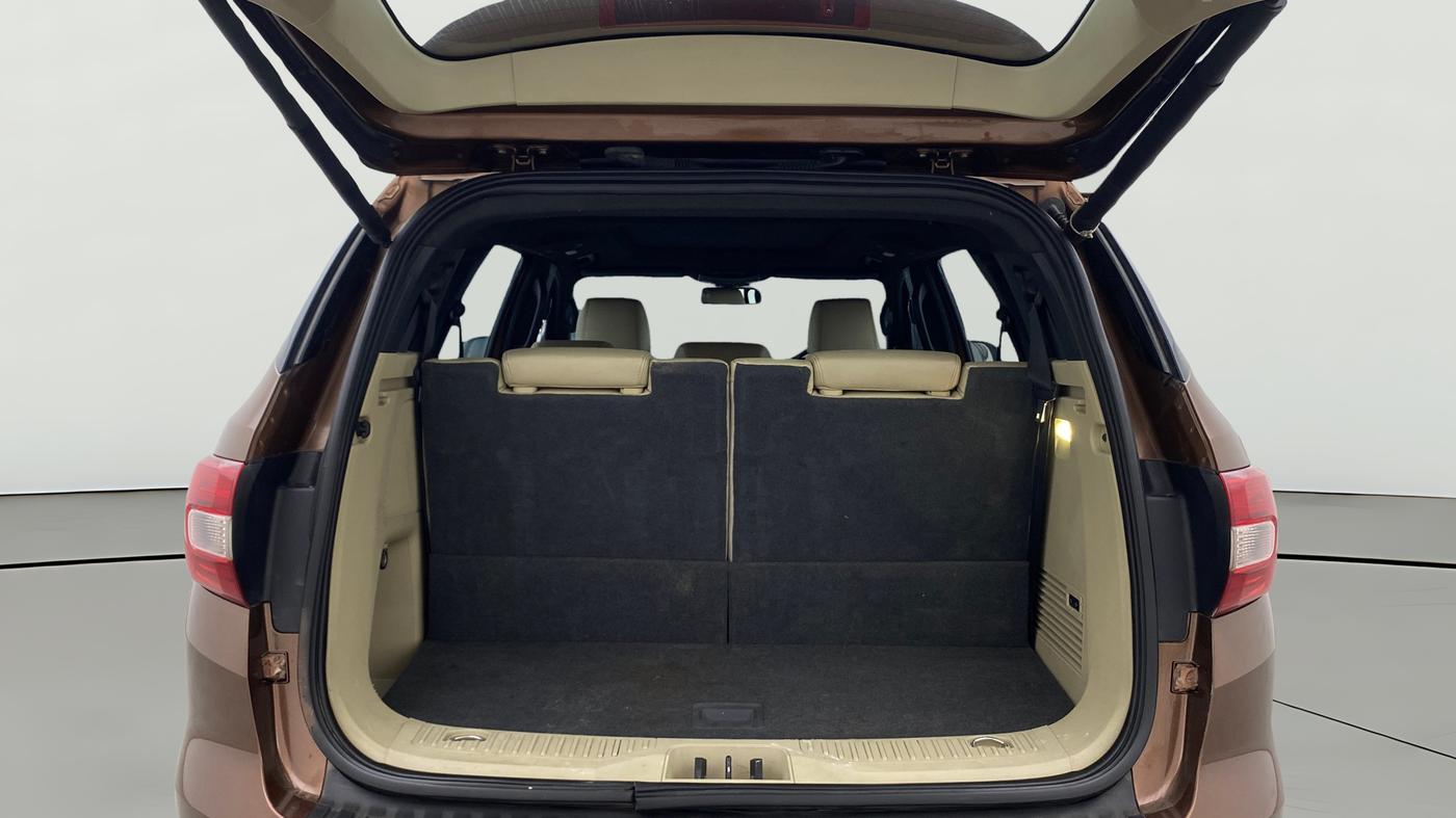 2017 Ford Endeavour TITANIUM 3.2 4X4 AT, Diesel, Automatic, 1,35,440 km, Boot Open Zoomed View