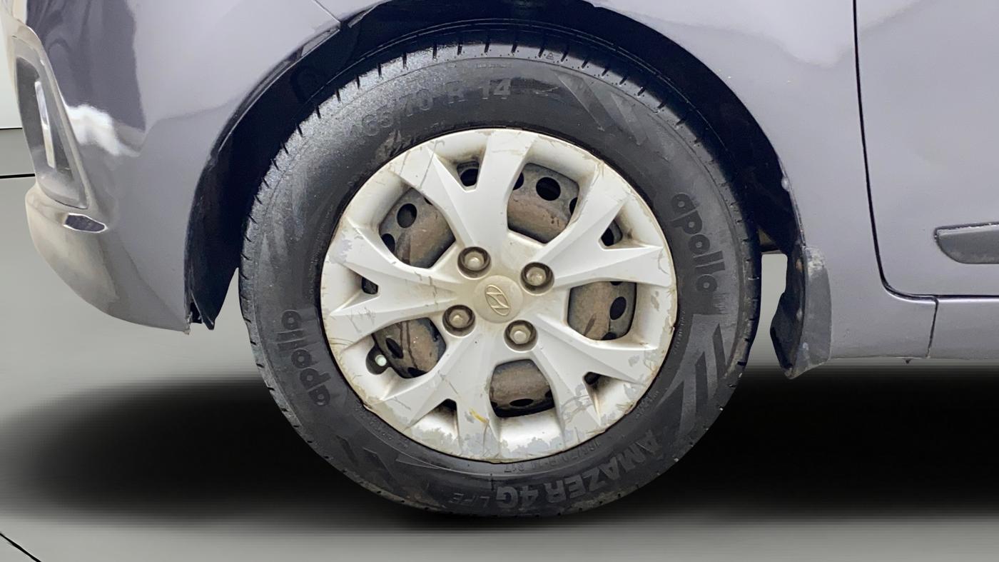 2016 Hyundai Grand i10 MAGNA AT 1.2 KAPPA VTVT, Petrol, Automatic, 1,44,747 km, Left Front Wheel